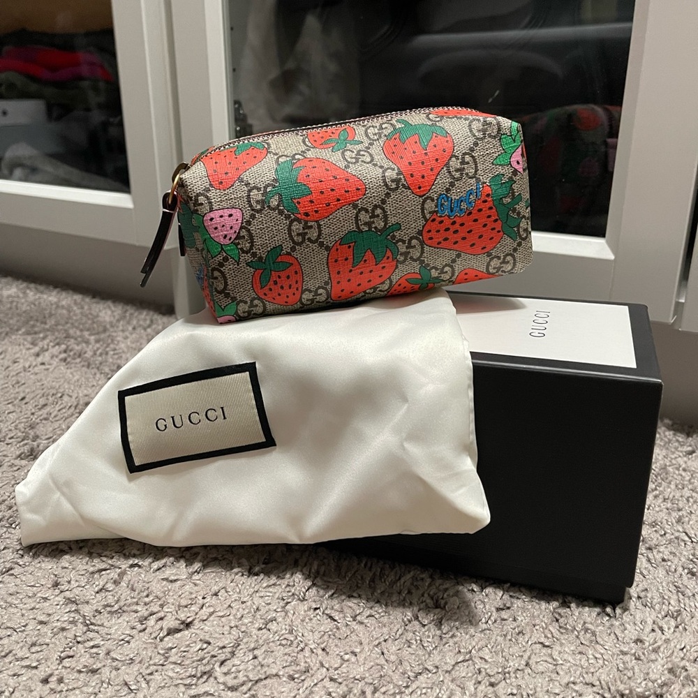 Brand new authentic Gucci pouch